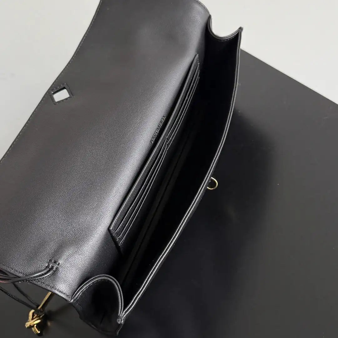 Bottega Veneta BV 843797 Long Clutch Andiamo Nappa Leather With Handle Bv99030