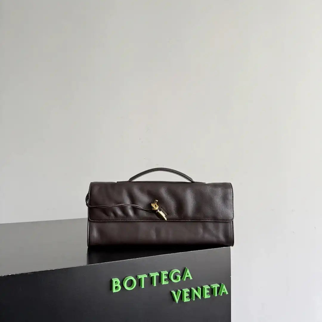 Bottega Veneta BV 843797 Long Clutch Andiamo Nappa Leather With Handle Bv99031