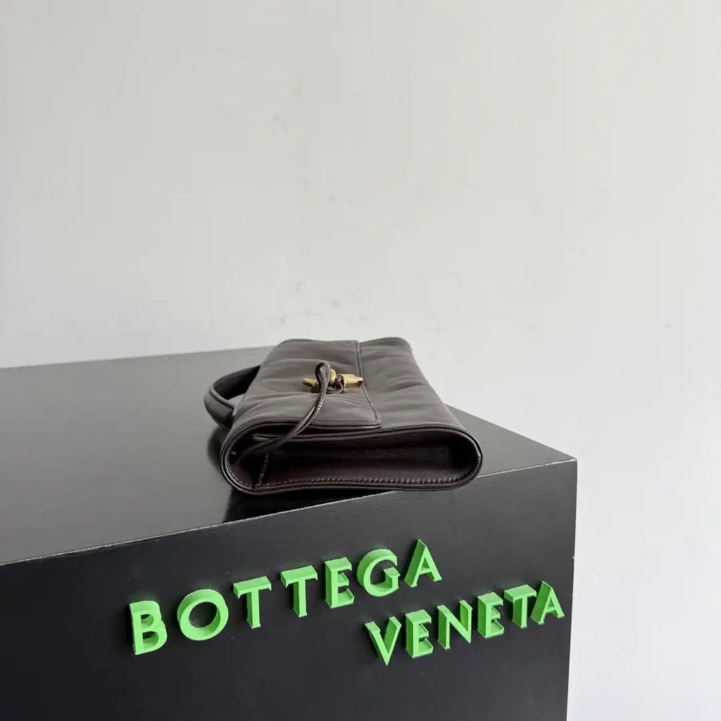Bottega Veneta BV 843797 Long Clutch Andiamo Nappa Leather With Handle Bv99031
