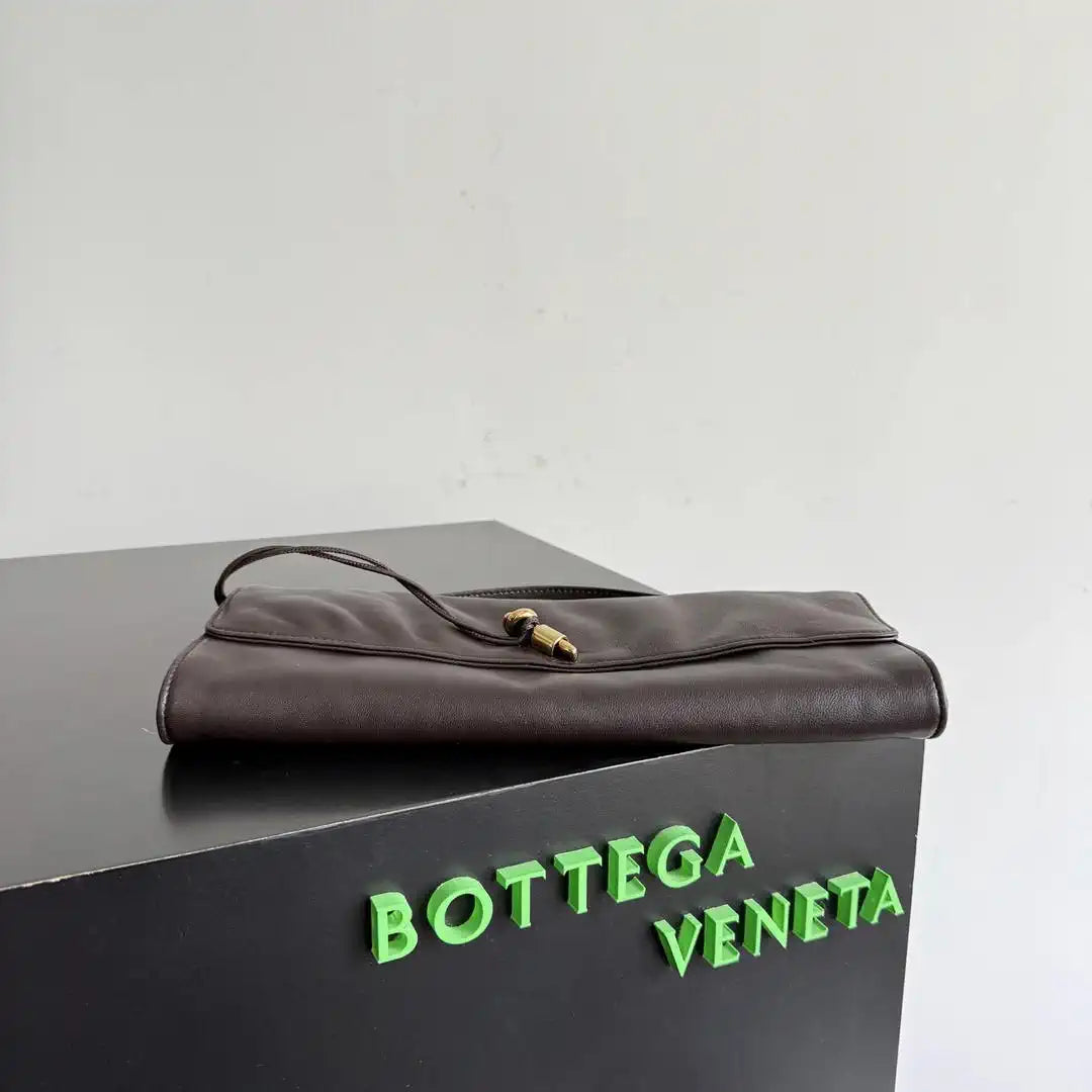 Bottega Veneta BV 843797 Long Clutch Andiamo Nappa Leather With Handle Bv99031