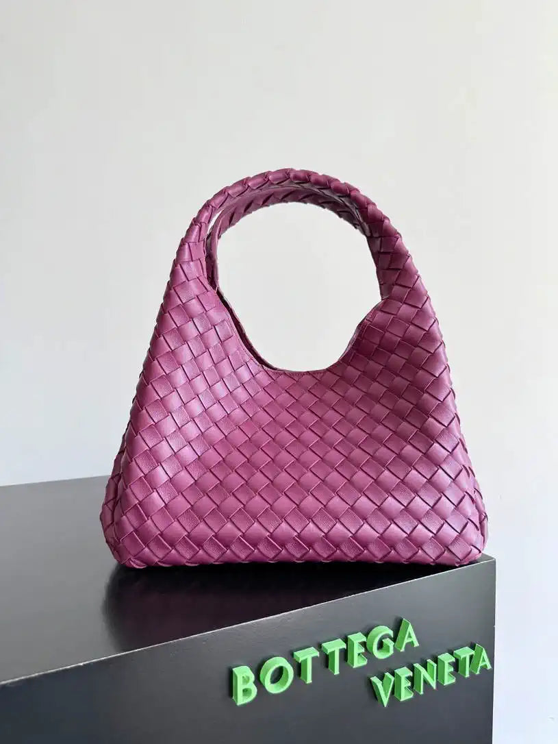 Bottega Veneta BV 844249V4SC01019 Medium Campana Beetroot