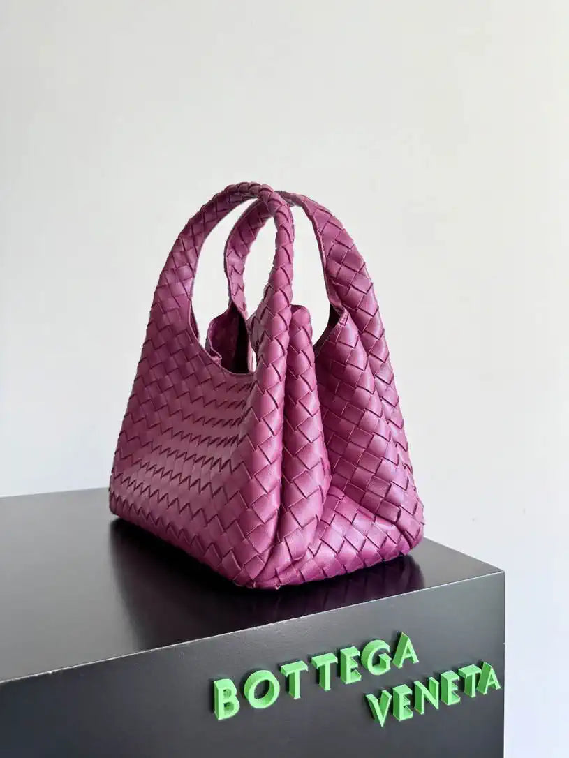 Bottega Veneta BV 844249V4SC01019 Medium Campana Beetroot