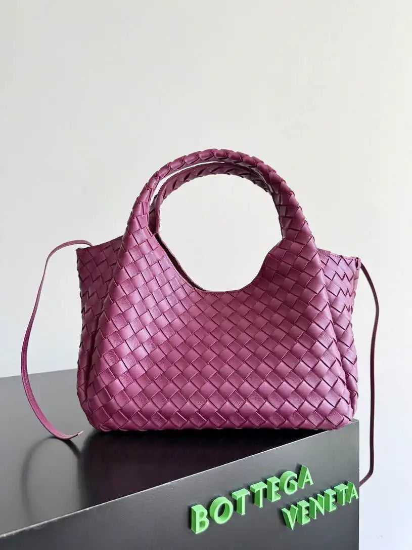 Bottega Veneta BV 844249V4SC01019 Medium Campana Beetroot