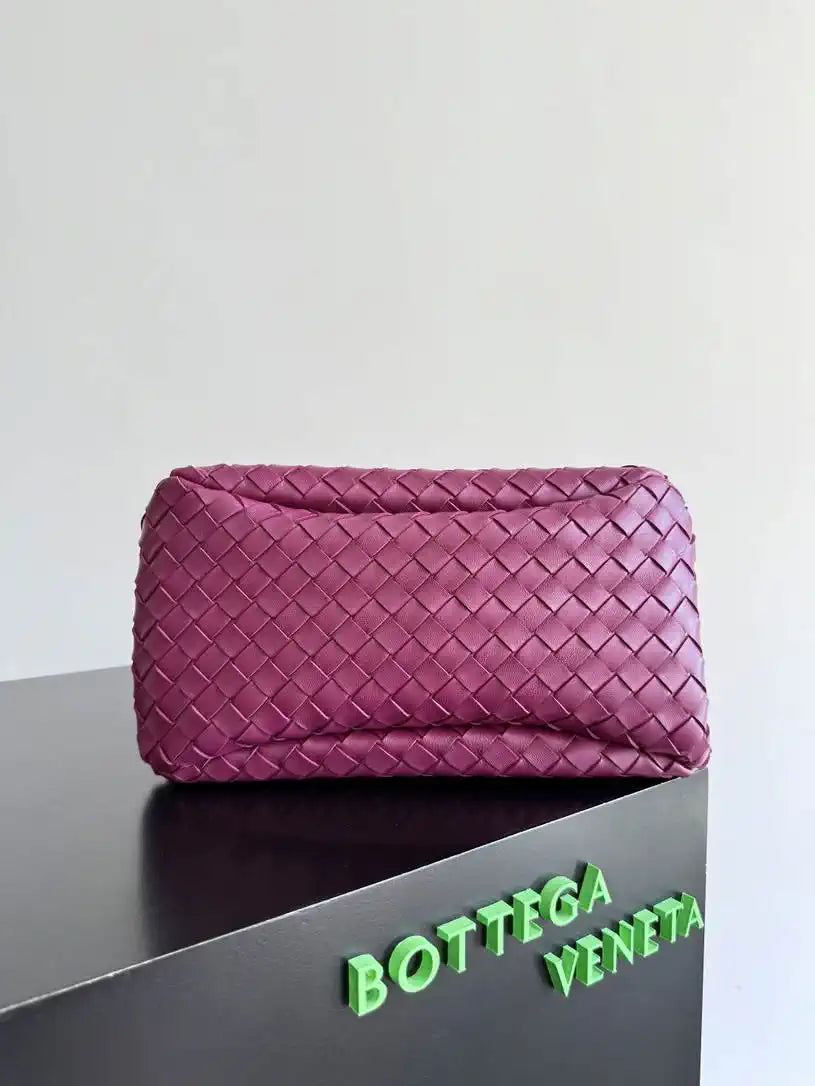 Bottega Veneta BV 844249V4SC01019 Medium Campana Beetroot