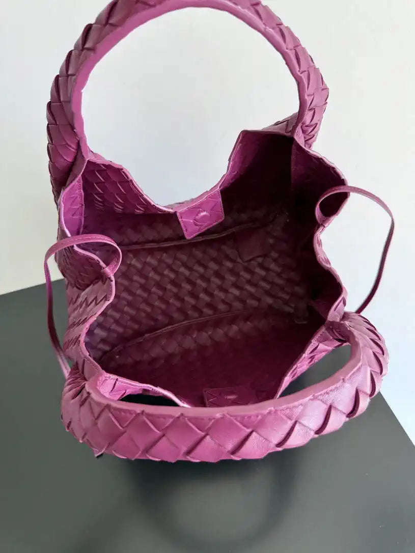 Bottega Veneta BV 844249V4SC01019 Medium Campana Beetroot