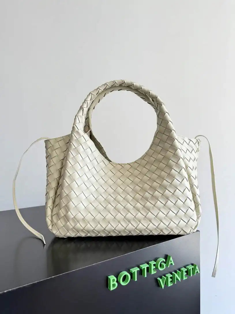 Bottega Veneta BV 844249V4SC01019 Medium Campana Beige