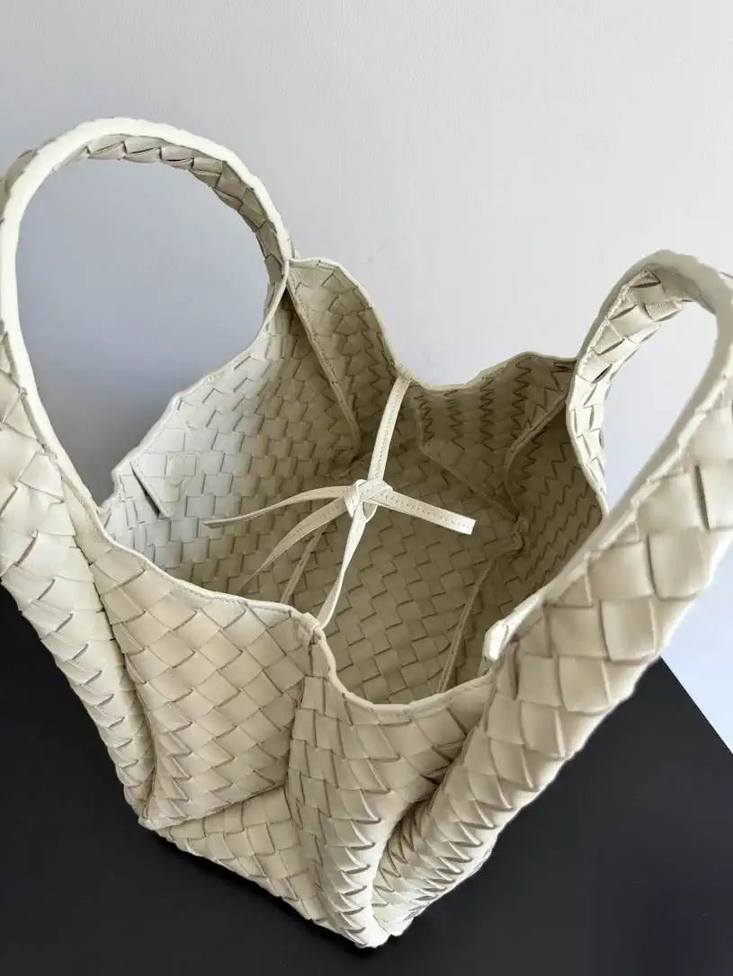 Bottega Veneta BV 844249V4SC01019 Medium Campana Beige