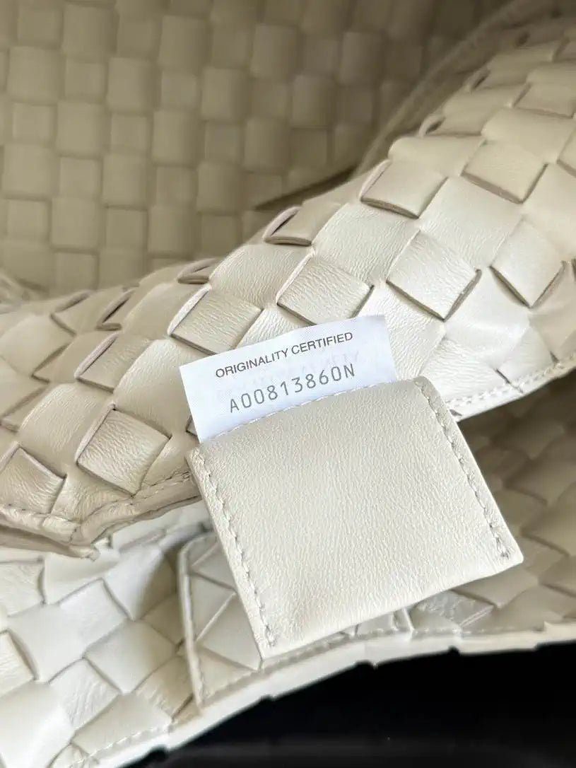 Bottega Veneta BV 844249V4SC01019 Medium Campana Beige