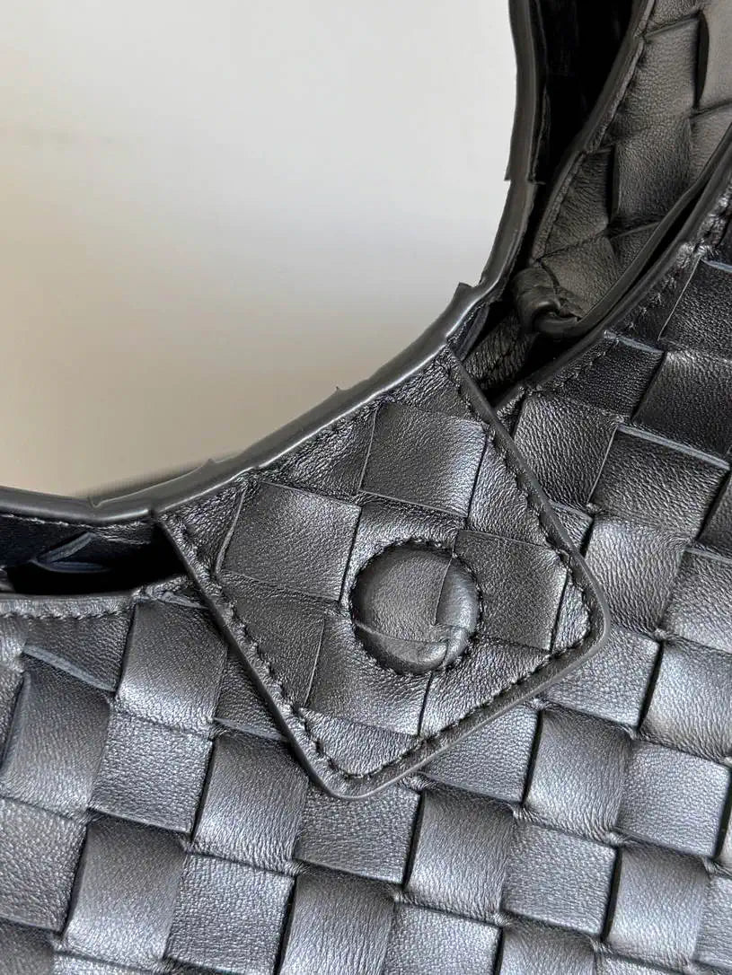 Bottega Veneta BV 844249V4SC01019 Medium Campana Black