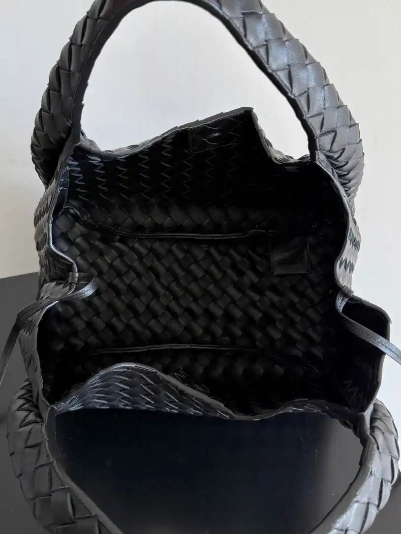 Bottega Veneta BV 844249V4SC01019 Medium Campana Black