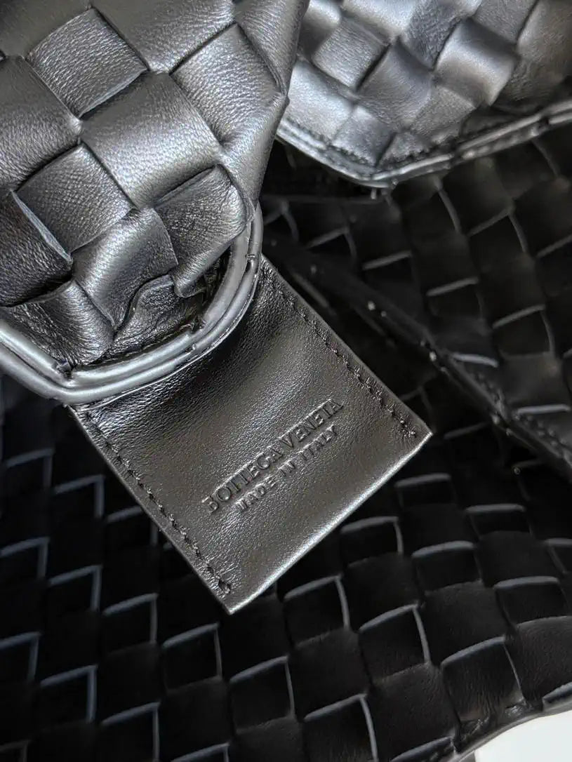 Bottega Veneta BV 844249V4SC01019 Medium Campana Black