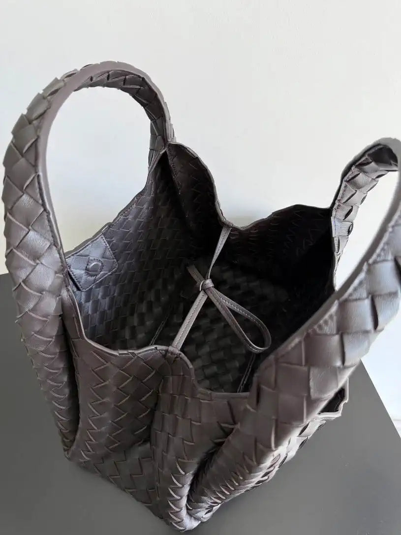 Bottega Veneta BV 844249V4SC01019 Medium Campana Brown