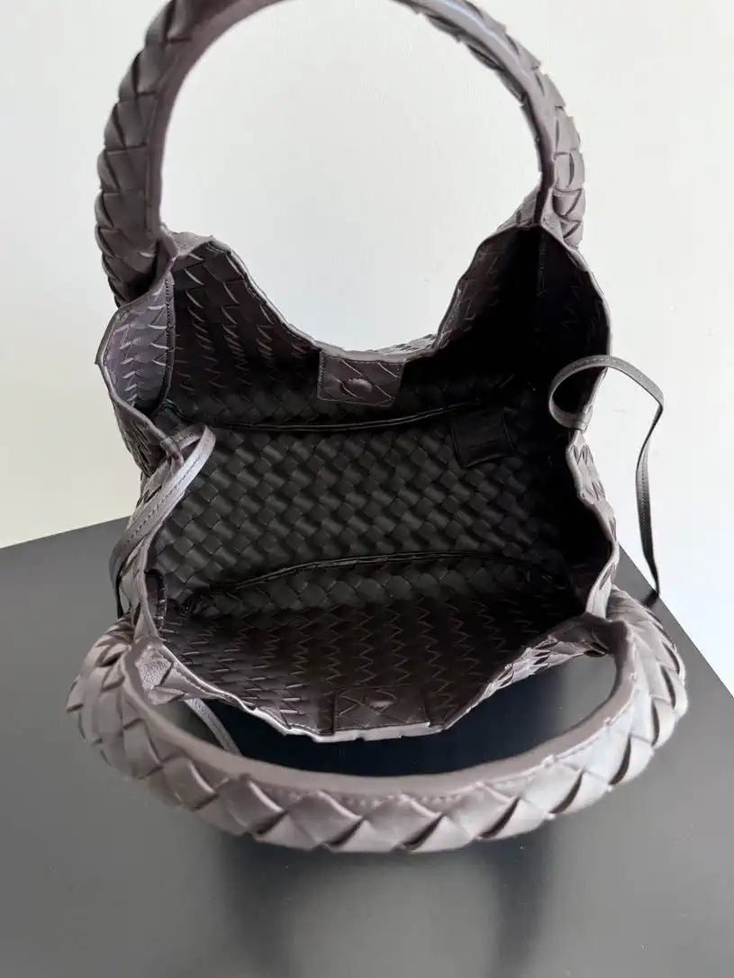 Bottega Veneta BV 844249V4SC01019 Medium Campana Brown