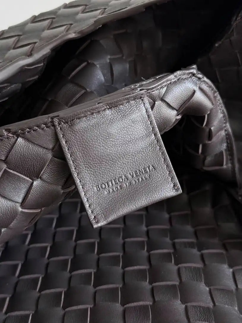 Bottega Veneta BV 844249V4SC01019 Medium Campana Brown
