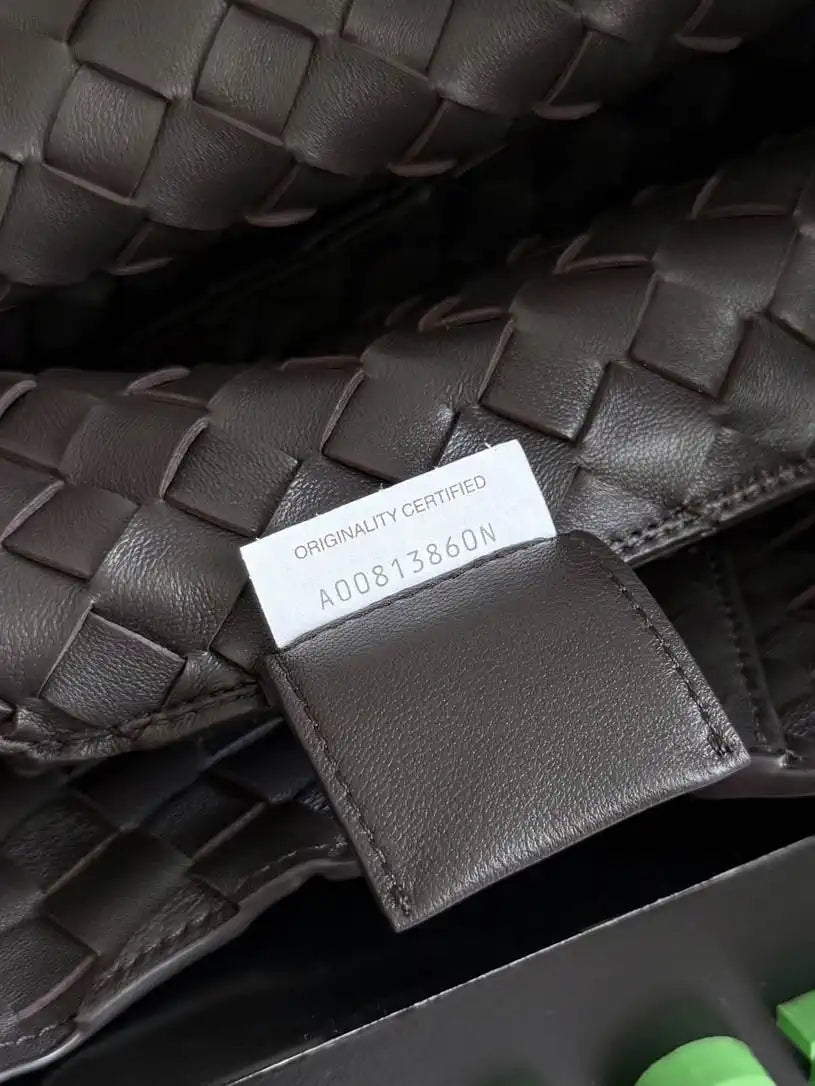 Bottega Veneta BV 844249V4SC01019 Medium Campana Brown