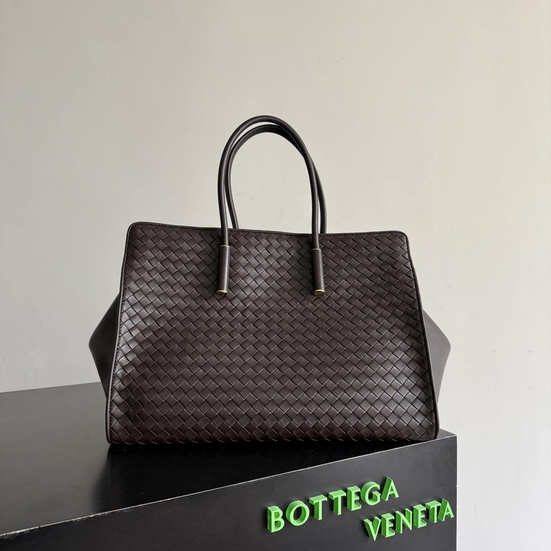 Bottega Veneta BV 868327 Barbara Tote BV92304 - Default Title - View 1