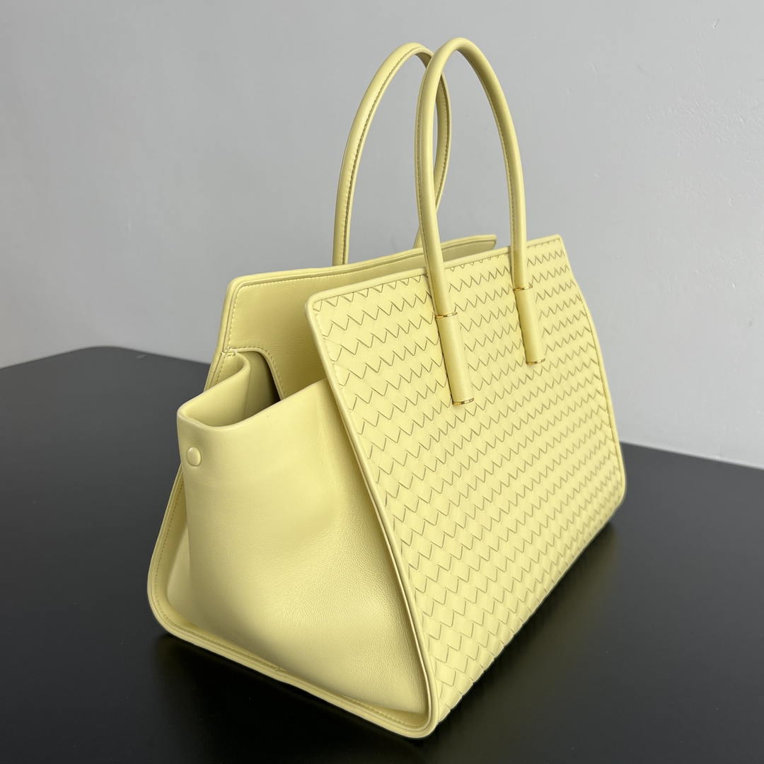 Bottega Veneta BV 868327 Barbara Tote BV92303