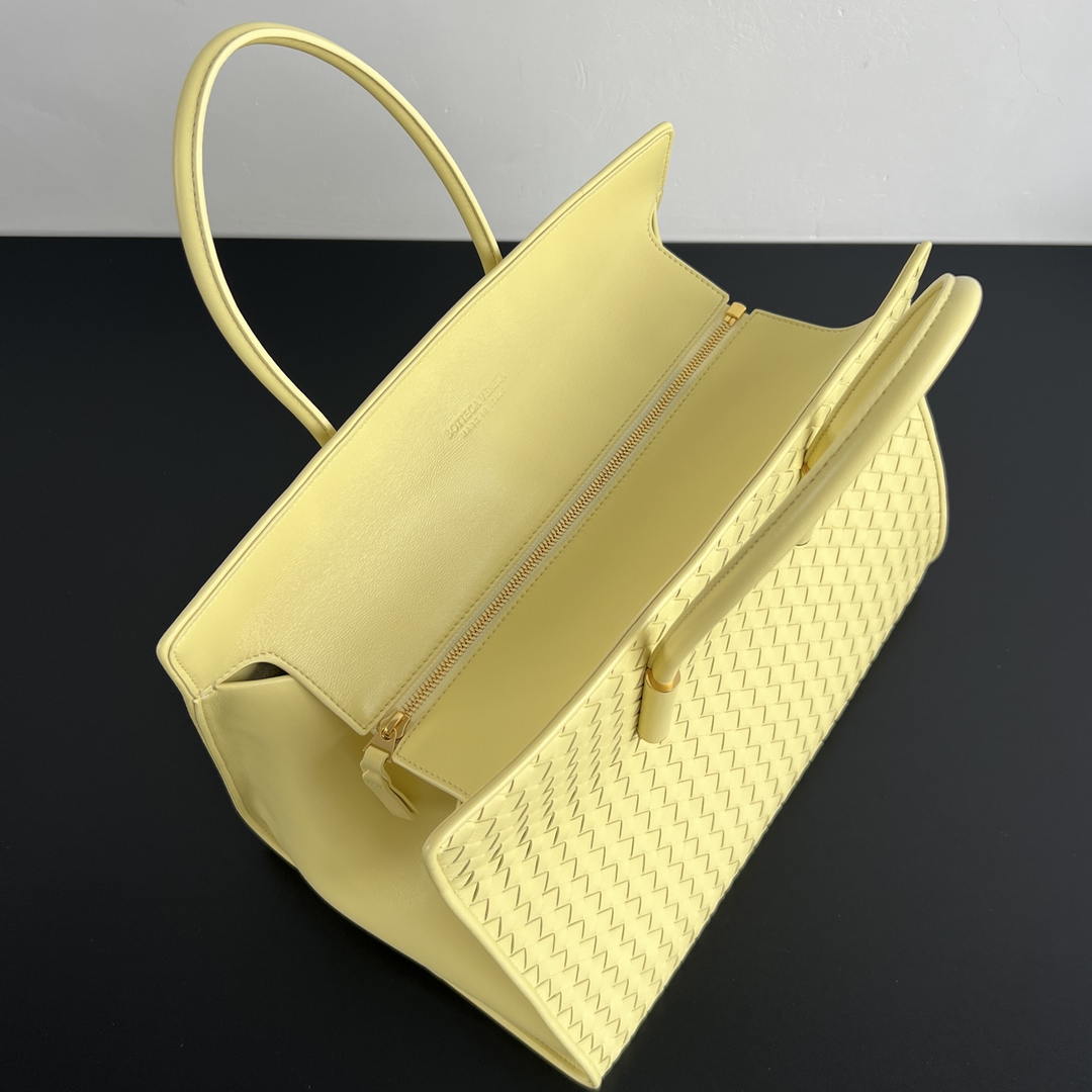 Bottega Veneta BV 868327 Barbara Tote BV92303