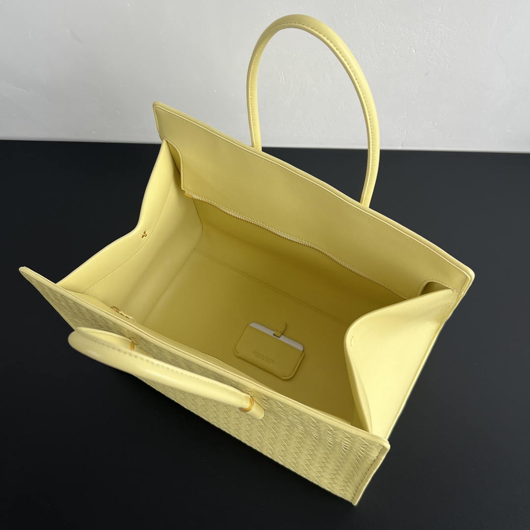 Bottega Veneta BV 868327 Barbara Tote BV92303
