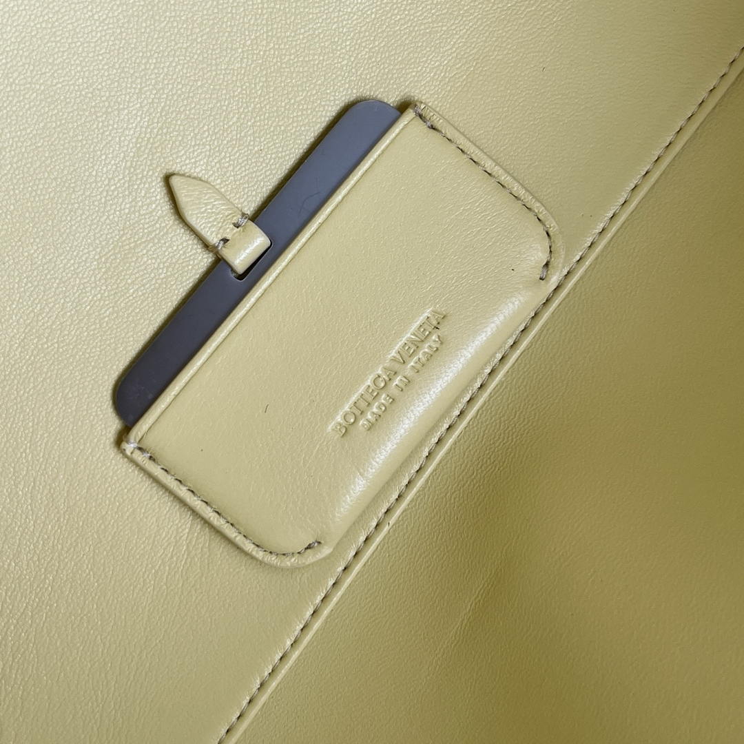 Bottega Veneta BV 868327 Barbara Tote BV92303