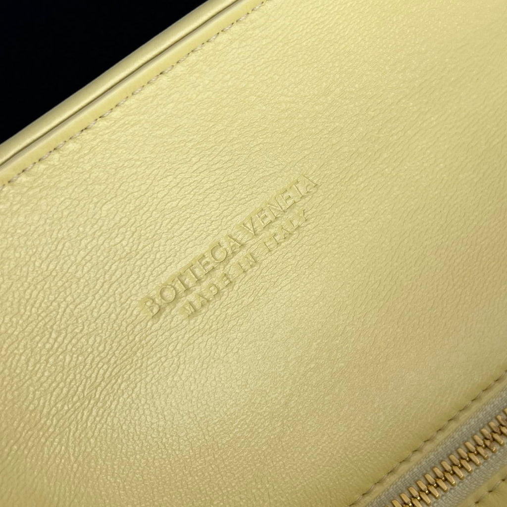 Bottega Veneta BV 868327 Barbara Tote BV92303