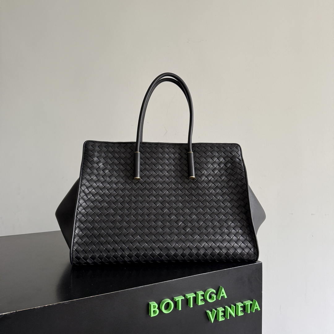 Bottega Veneta BV 868327 Barbara Tote BV92305 - Default Title - View 1