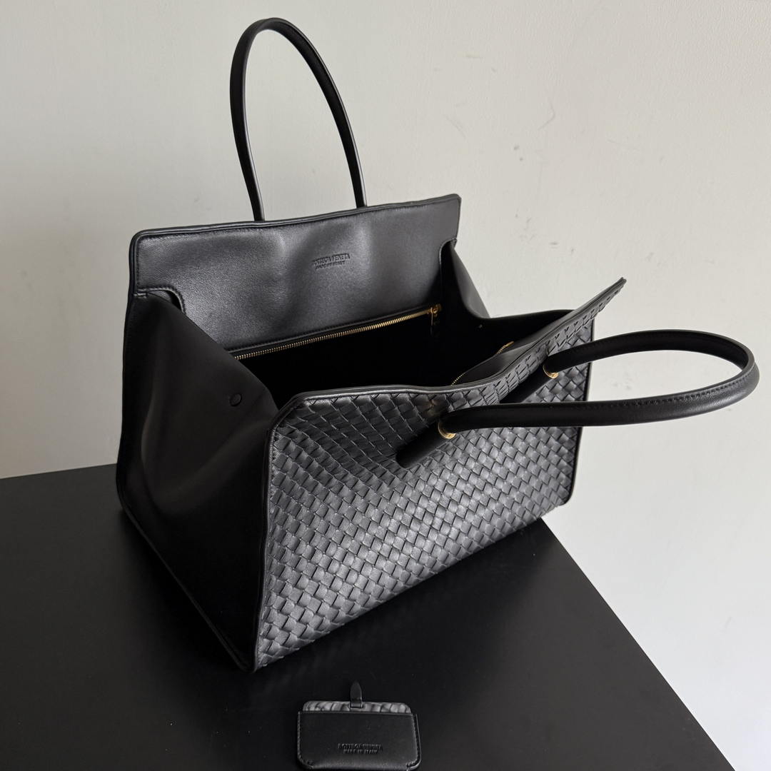 Bottega Veneta BV 868327 Barbara Tote BV92305