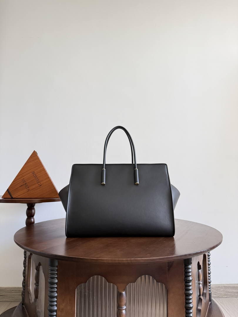 Bottega Veneta BV 868327 Barbara Tote BV92320