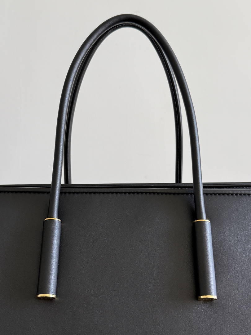 Bottega Veneta BV 868327 Barbara Tote BV92320