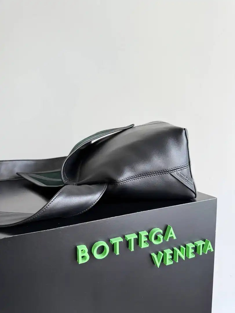 Bottega Veneta Men BV 815807 Small  Small Sawyer BV92140