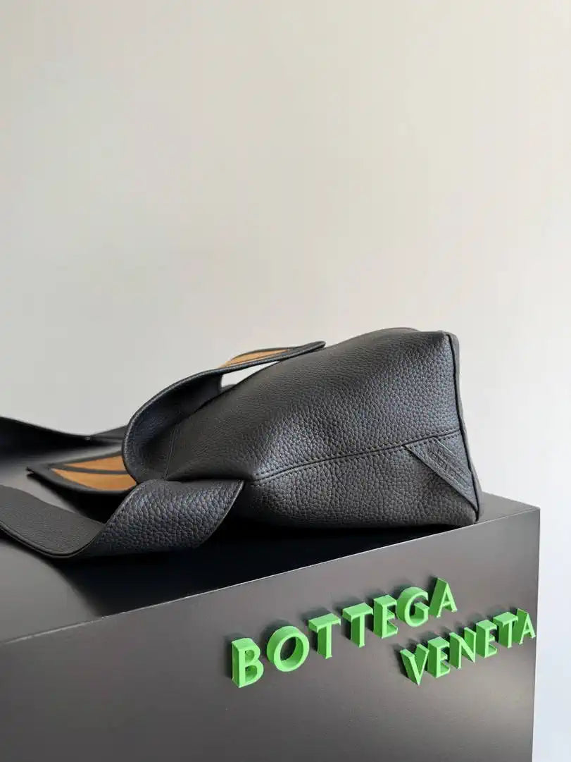 Bottega Veneta Men BV 815807 Small  Small Sawyer BV92142