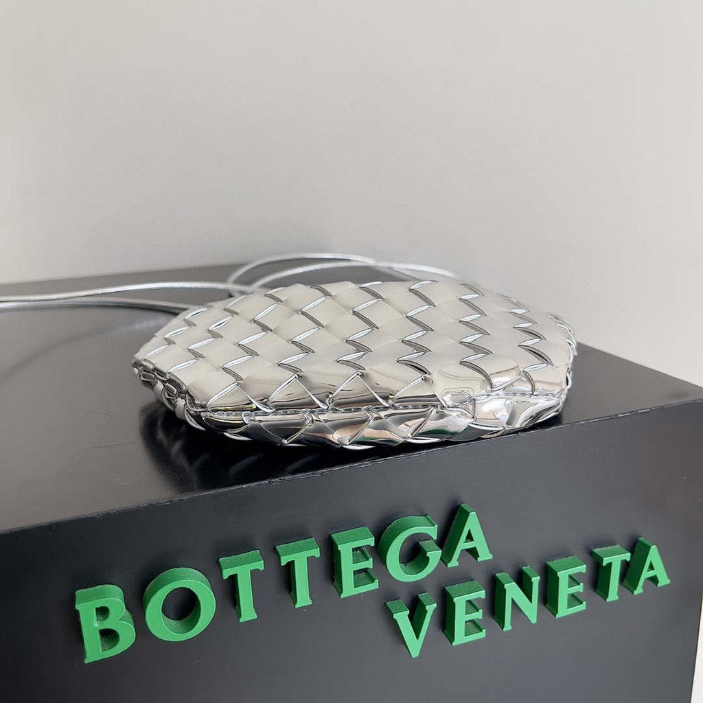 Bottega Veneta  Mini Sardine Cross-body bag realised with Intrecciato Silver Hardware BV 744267