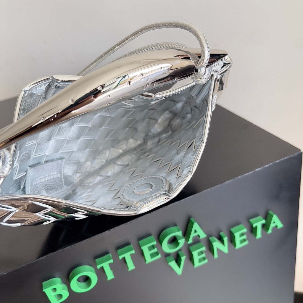 Bottega Veneta  Mini Sardine Cross-body bag realised with Intrecciato Silver Hardware BV 744267