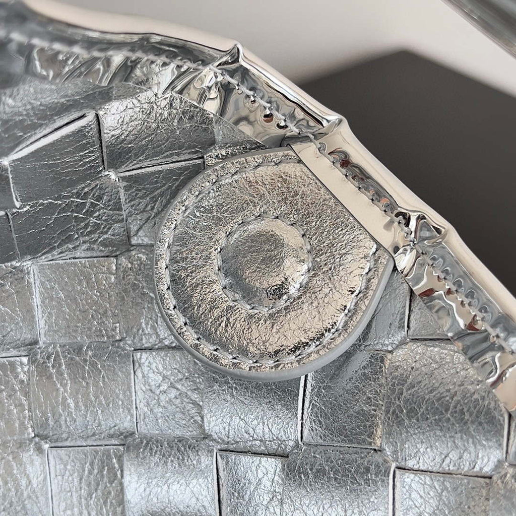 Bottega Veneta  Mini Sardine Cross-body bag realised with Intrecciato Silver Hardware BV 744267