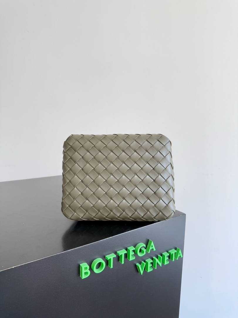 Bottega Veneta Small Andiamo Parachute BV 796569VCPPT8060 BV92131