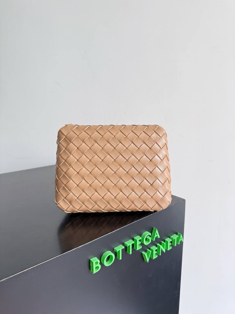 Bottega Veneta Small Andiamo Parachute BV 796569VCPPT8060 BV92132
