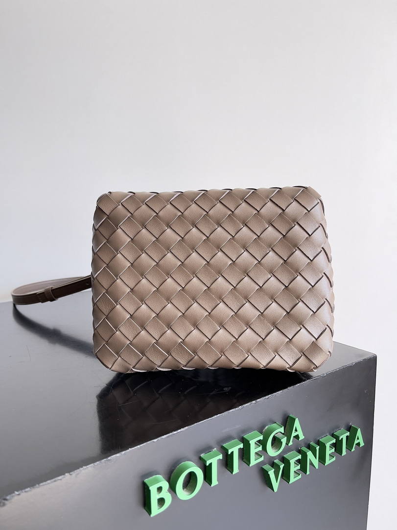 Bottega Veneta Small Andiamo Parachute BV 796569VCPPT8060 BV92133