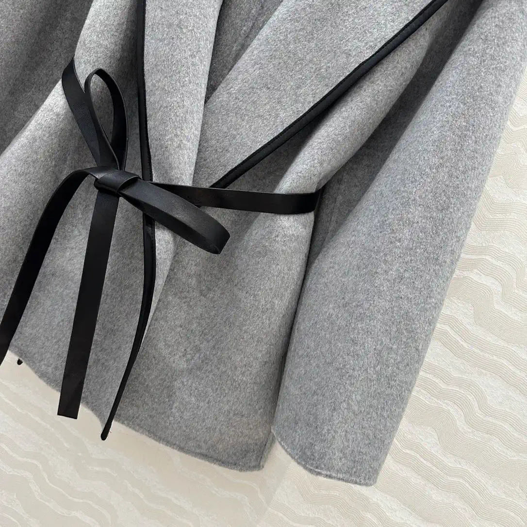 Bottega Veneta Women Hooded handmade cashmere coat  B97667