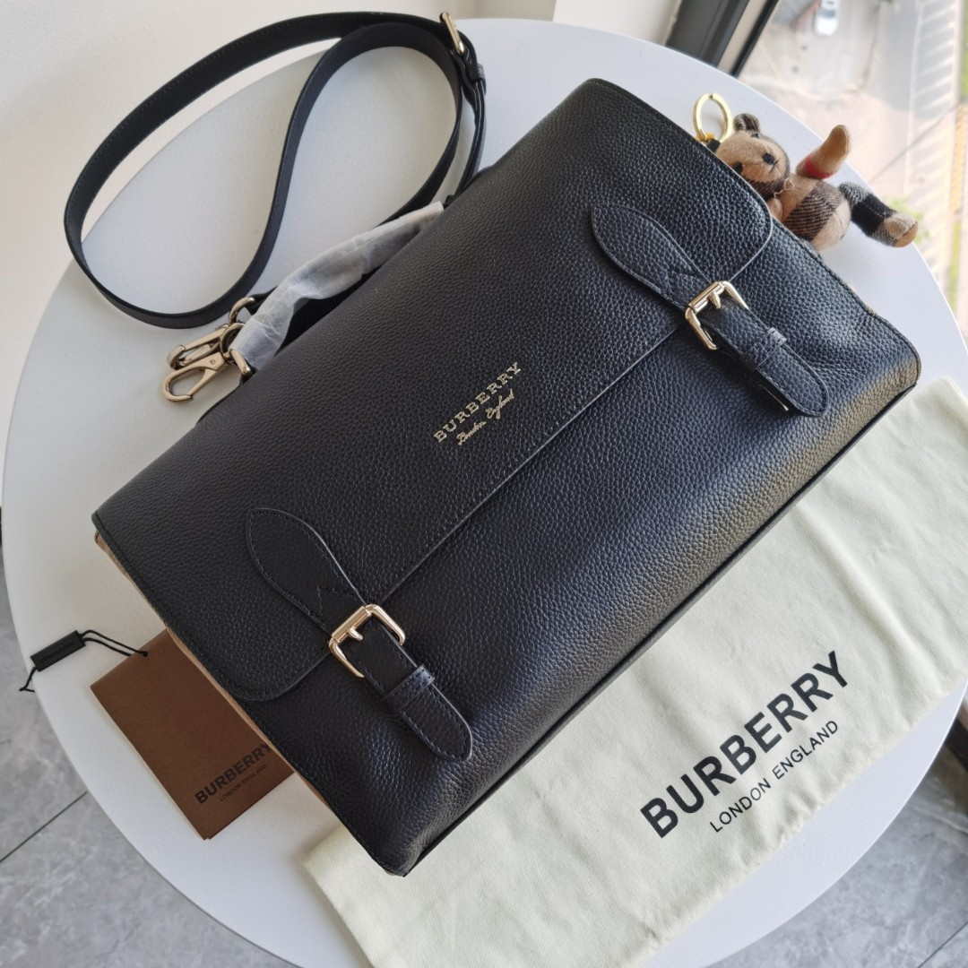 Burberry 80416791 Grainy Leather Messenger Bag - Default Title - View 1