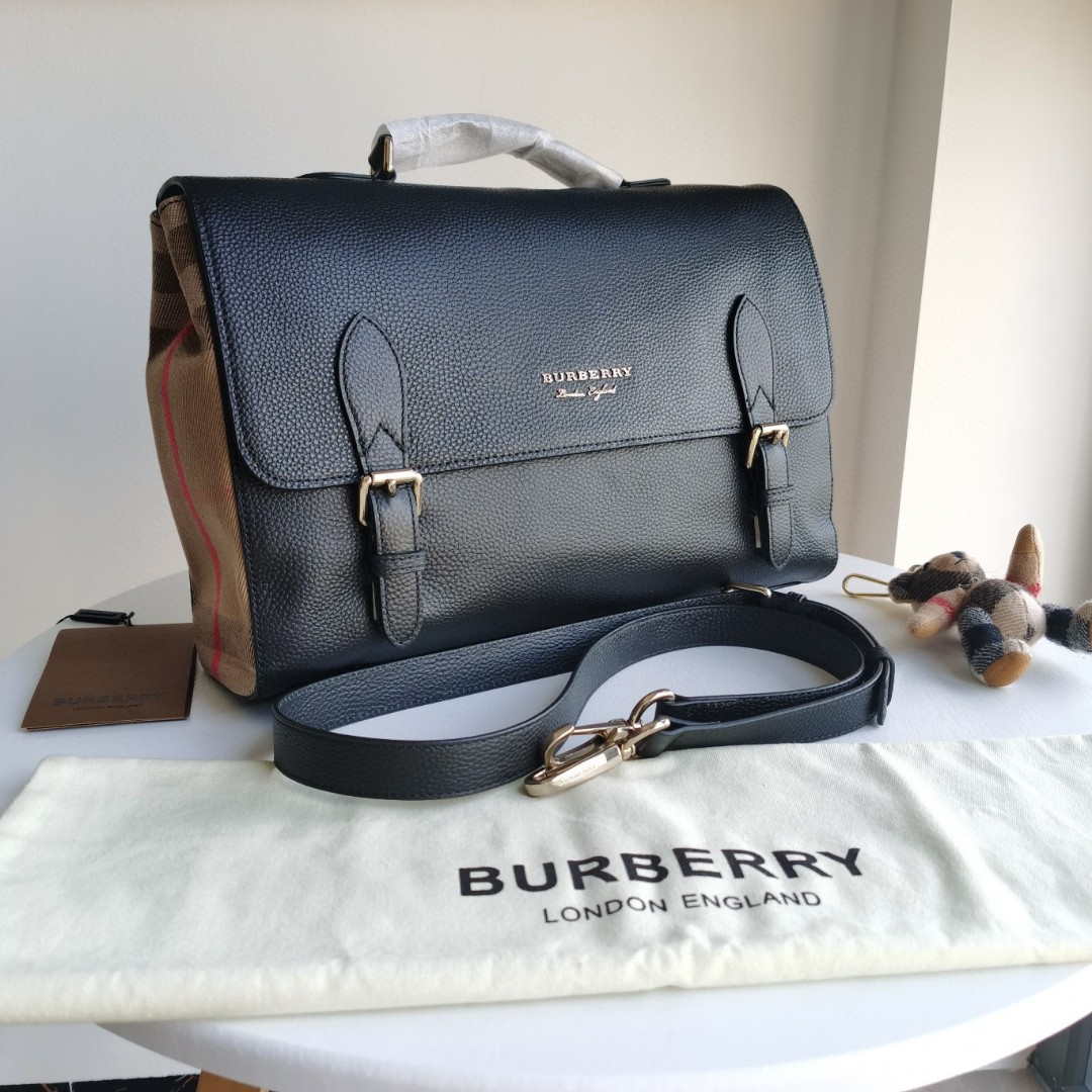 Burberry 80416791 Grainy Leather Messenger Bag