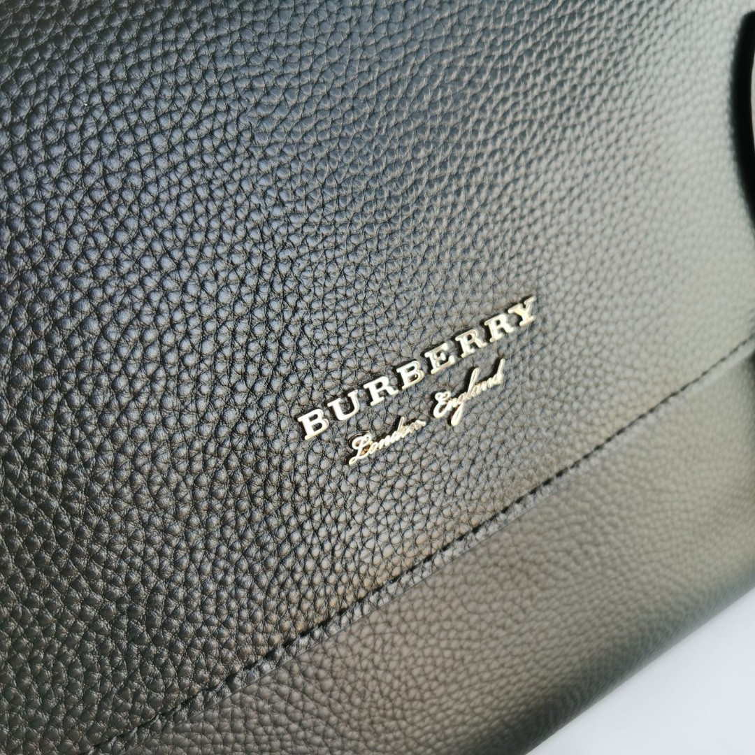 Burberry 80416791 Grainy Leather Messenger Bag