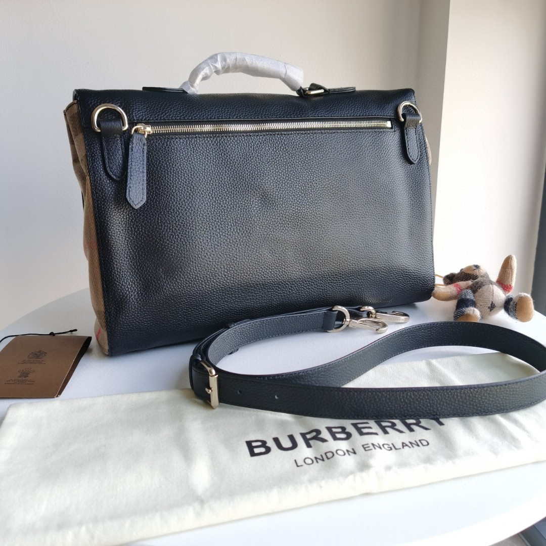 Burberry 80416791 Grainy Leather Messenger Bag