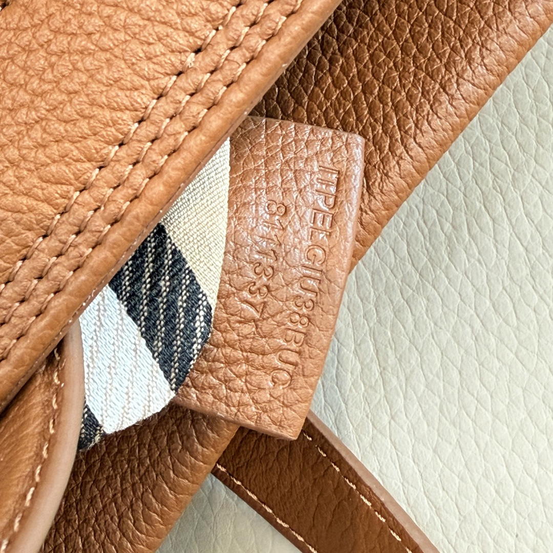 Burberry Medium Cotswolds Tote 81113391 Bag Brown