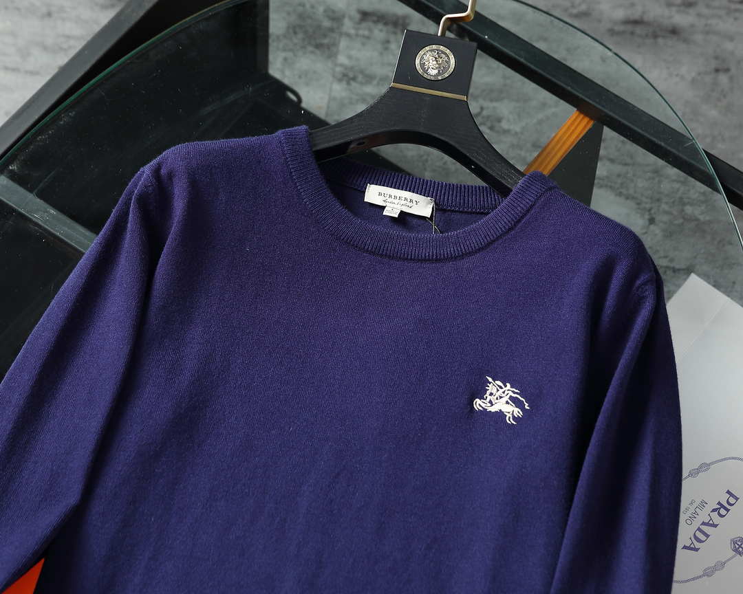 Burberry Men's 80636341 Embroidered Oak Leaf Crest Wool Sweater B70019