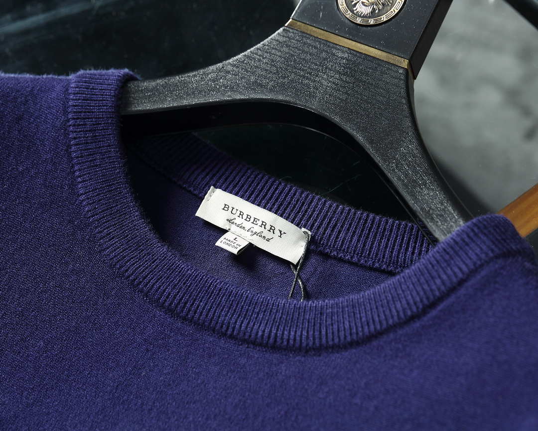 Burberry Men's 80636341 Embroidered Oak Leaf Crest Wool Sweater B70019