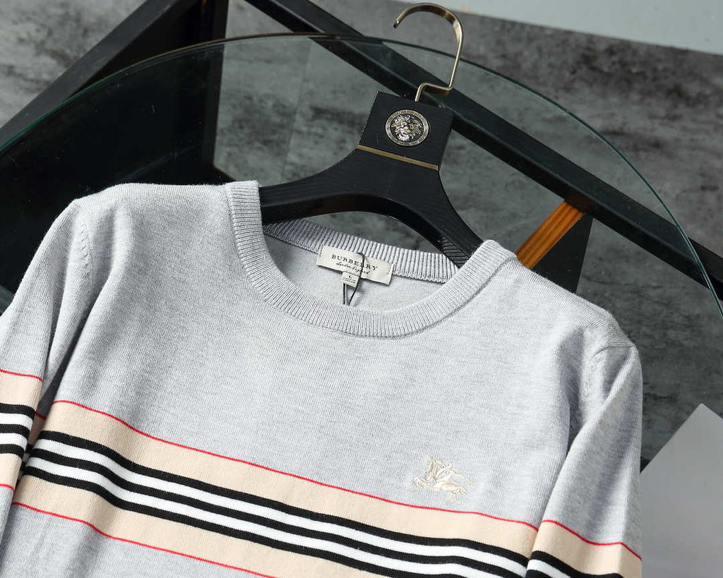 Burberry Men's 80636341 Embroidered Oak Leaf Crest Wool Sweater B70020