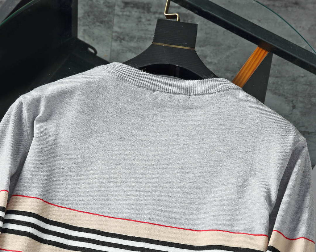 Burberry Men's 80636341 Embroidered Oak Leaf Crest Wool Sweater B70020