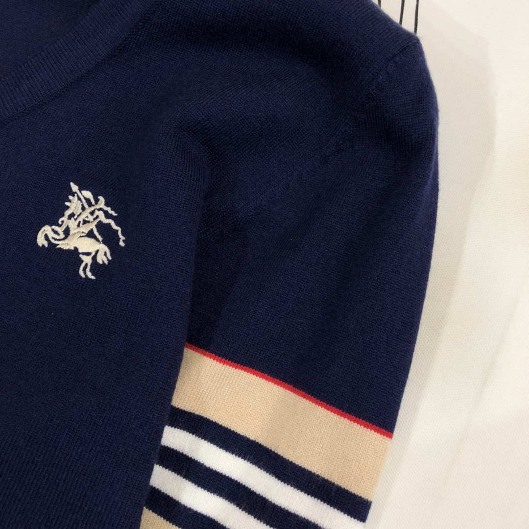Burberry Men's 80636371 Embroidered Oak Leaf Crest Wool Cardigan B700021