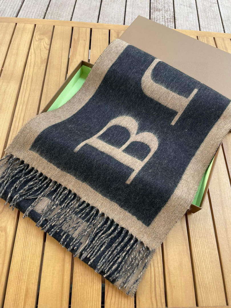 Burberry Scarves Classic Scarf B87391