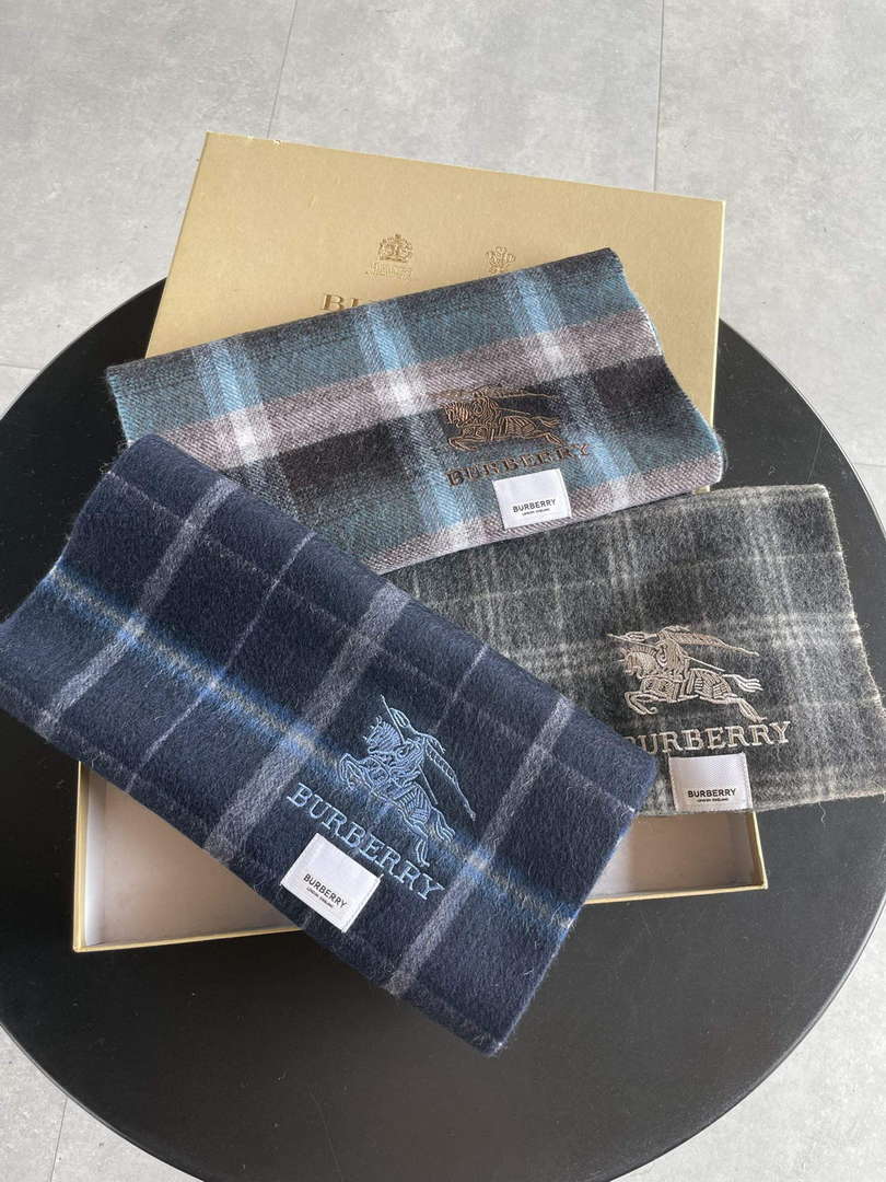 Burberry Scarves Classic Scarf B87392